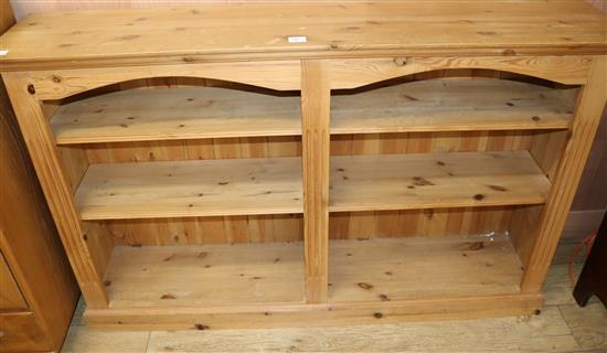 A pine open bookcase, W.156cm